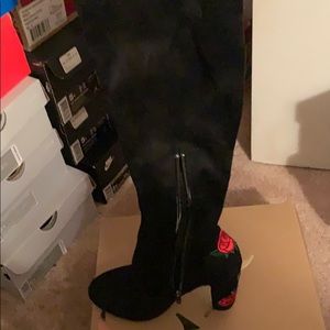 Black boots with roses on the heels